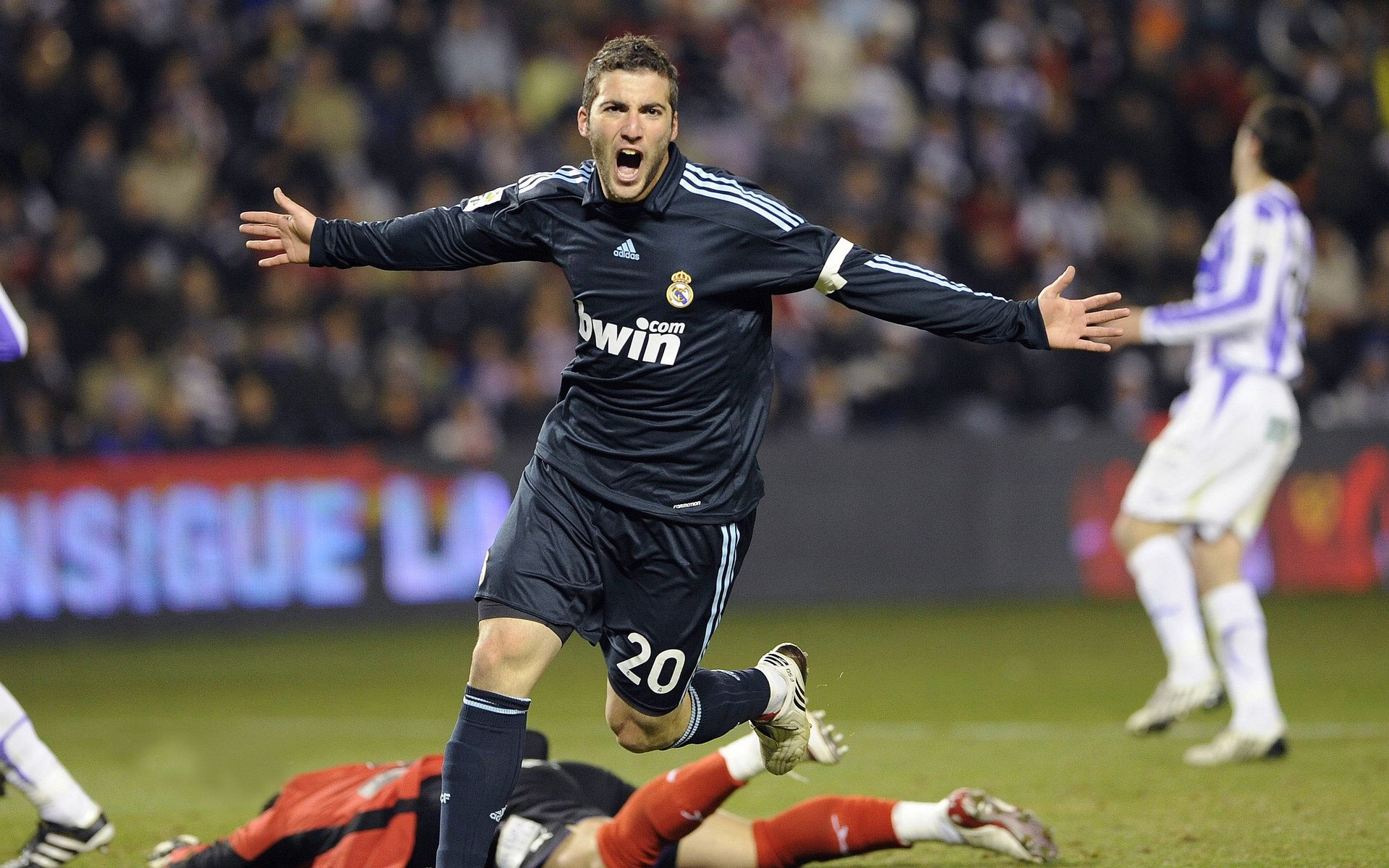 莱万多夫斯基新星大比分获胜表现突出，DWG前途光明！再创辉煌时刻